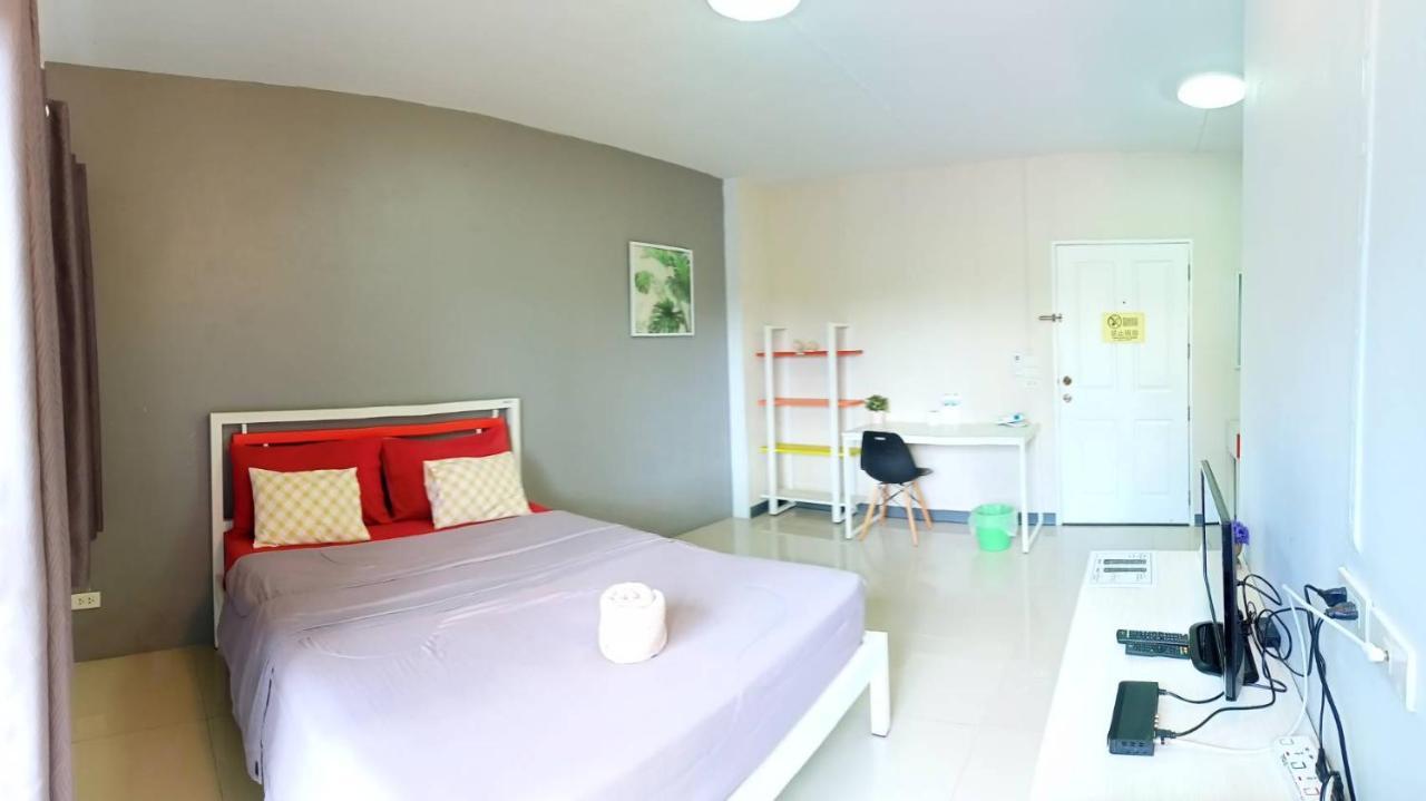Room 9 Residence (Adults Only) Pluak Daeng Exterior photo