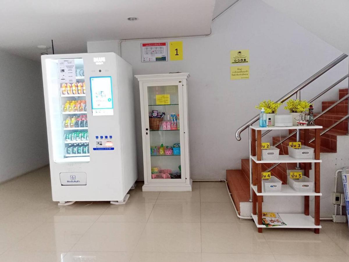 Room 9 Residence (Adults Only) Pluak Daeng Exterior photo
