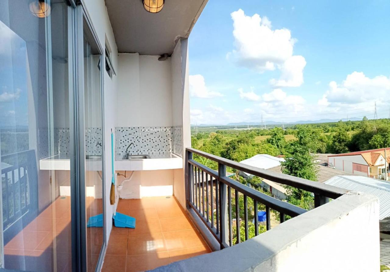 Room 9 Residence (Adults Only) Pluak Daeng Exterior photo