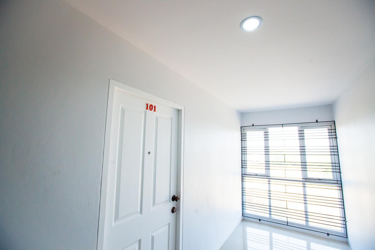 Room 9 Residence (Adults Only) Pluak Daeng Exterior photo